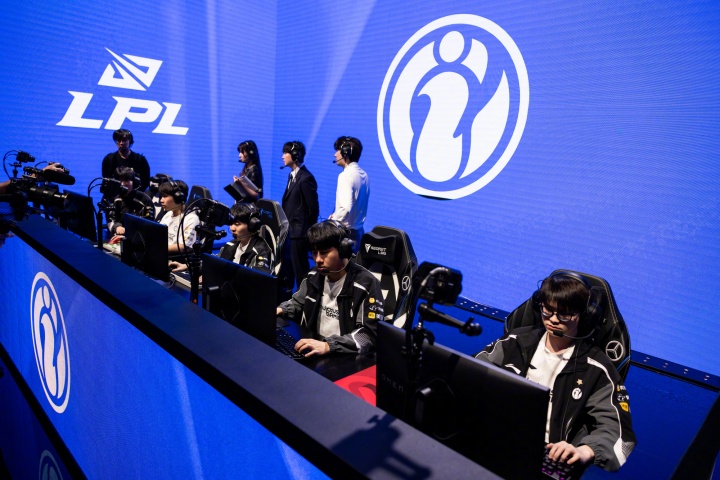 iG长文总结S15：不是每一次登攀都能抵达顶峰，2025我们不说再见！